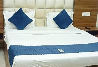 Hotel Central piont has Balcony rooms