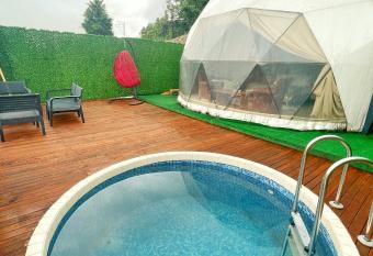 Green world glamping has Smoking rooms