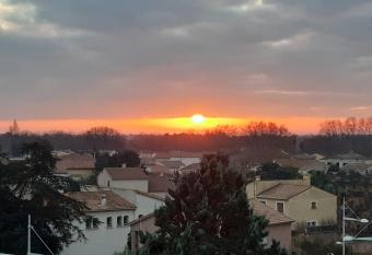 Appartement 5 pi  ces AGDE allows 18 year olds to book a room