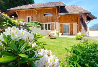 VUE LAC LODGES has Balcony rooms