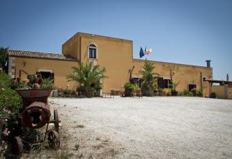Baglio Pocoroba has Balcony rooms