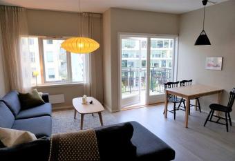 Moderne leilighet i sentrum ved togstasjonen. has Balcony rooms
