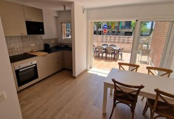   Precioso bajo a estrenar! has Balcony rooms