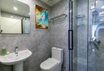 Samollanetcom airbnb has Balcony rooms