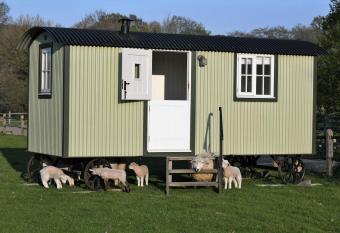 SHEPHERDS HUT has Balcony rooms