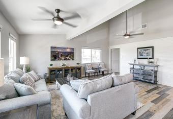 The Lodge at Little Bay has Balcony rooms