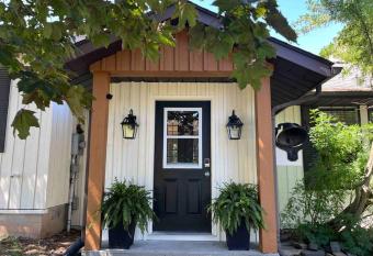 The Knotted Hill has Balcony rooms