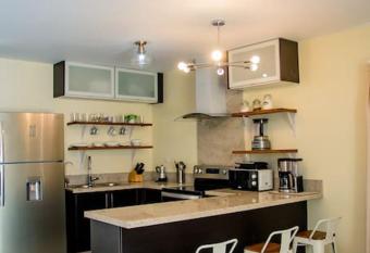 Welcome to beautiful palm trees has rooms with a private hot tub