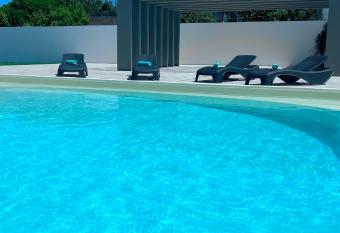 145 Townhouse has Balcony rooms