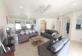 Battaleys Mews modern 3 bed with plunge pool has Balcony rooms