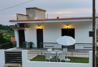 Zeveli has Balcony rooms