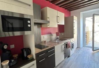 Appartement plein de charme has Balcony rooms