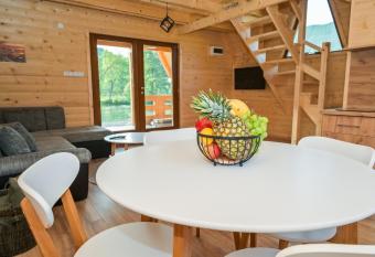 Bungalow Jajce 2 allows 18 year olds to book a room