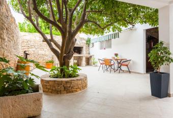 Guest House Mara has Balcony rooms