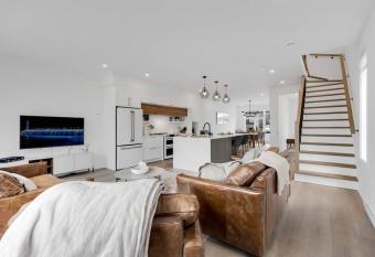 Cozy Townhome with Spa, Near Ski Resorts has Balcony rooms