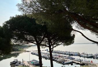 Les terrasses du Ponant allows 18 year olds to book a room