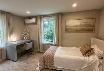 Deluxe vc home 3 bd/2bath, whealchair accessible allows 18 year olds to book a room