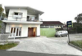 Urbanview Wisma Nirwana Tretes allows 18 year olds to book a room