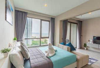 Aeras beachfront 1 bedroom allows 18 year olds to book a room