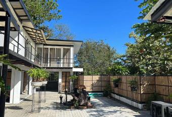 Puerto Galera Home has Balcony rooms