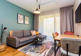 Apartamentai Simona has rooms with a private hot tub