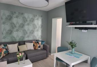 Exquisite, gem  tliche kleine Wohnung mit Balkon has Balcony rooms