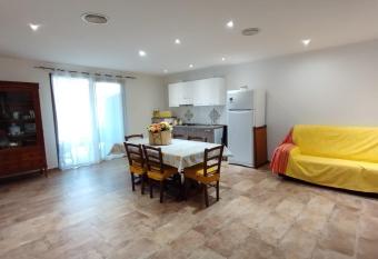 Casa vacanza Gaglio/Consiglio allows 18 year olds to book a room