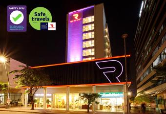 Red Planet Manila Aseana City allows 18 year olds to book a room