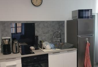 Horloge Roger allows 18 year olds to book a room