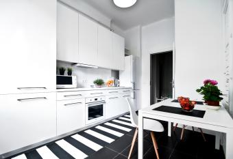 Extra Hostel  allows 18 year olds to book a room