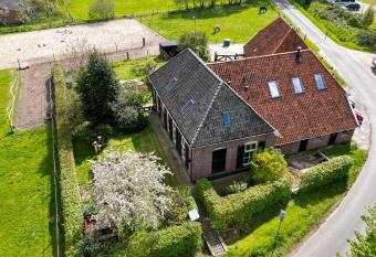 Pleisterplaats Sch  ppert B&B has Balcony rooms