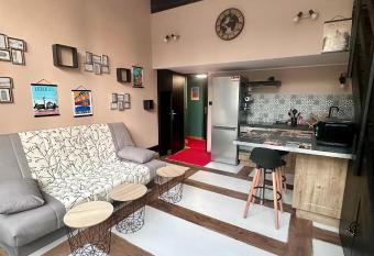 T2 Duplex chez Lelie home allows 18 year olds to book a room
