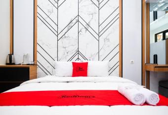 RedDoorz Syariah at Tasneem Puspowarno Semarang allows 18 year olds to book a room