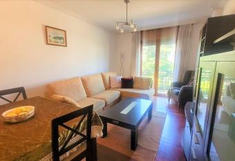 C  ntrico apartamento en Redondela allows 18 year olds to book a room