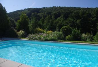 la rivi  re allows 18 year olds to book a room