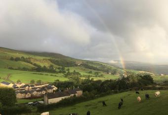 2 Double Rooms-Sleeps 4-Whole Floor has Balcony rooms