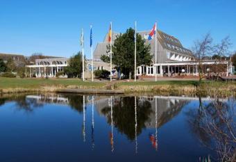 Appartement APHRODITE - Amelander-Kaap op beg grond met Terras, eigen KEUKEN, Verwarmd Hotel-ZWEMBAD, nabij Strand en Vuurtoren has Balcony rooms