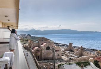 Endless blue urban home allows 18 year olds to book a room