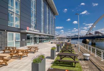 Hilton Garden Inn Glasgow City Centre allows 18 year olds to book a room