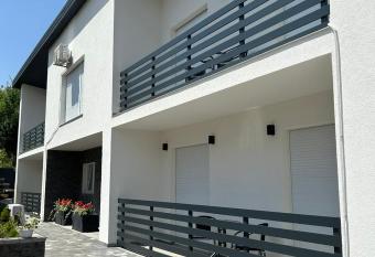 Guest House Neno has Balcony rooms