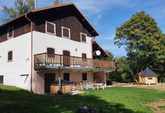 Le Chalet Vosgien has Balcony rooms