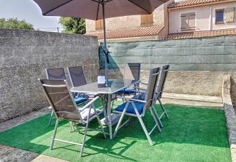 Maison proche de la plage. has Balcony rooms