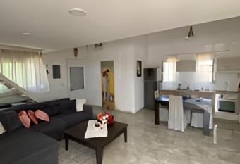 Nasia   s house allows 18 year olds to book a room