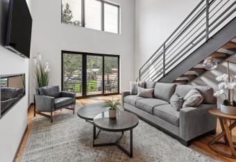 McGregor and Main Luxury Lofts has Balcony rooms