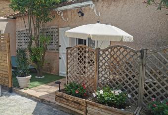 lili allows 18 year olds to book a room