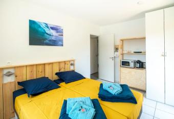 un Air de Repos allows 18 year olds to book a room