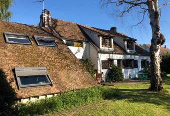 Maison de Villemar  chal has Balcony rooms