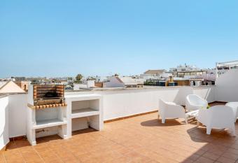 Atico Sol has Balcony rooms