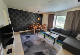 Saunallinen rivitalon p    ty asunto kahdella terassilla has Balcony rooms