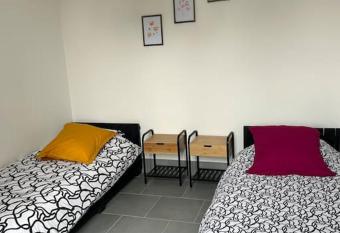 T2 maison entre calme & ville has Balcony rooms